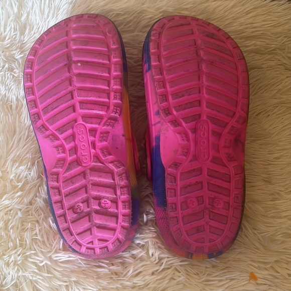 Crocs Tie- Dyed Fleece Lined Shoes Pink ,Yellow, Blue sz 5 - Picture 3 of 9